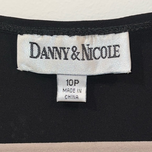 Danny & Nicole Short Sleeve Black Blouse with Faux Buckle Waist, Size 10P - Picture 5 of 13